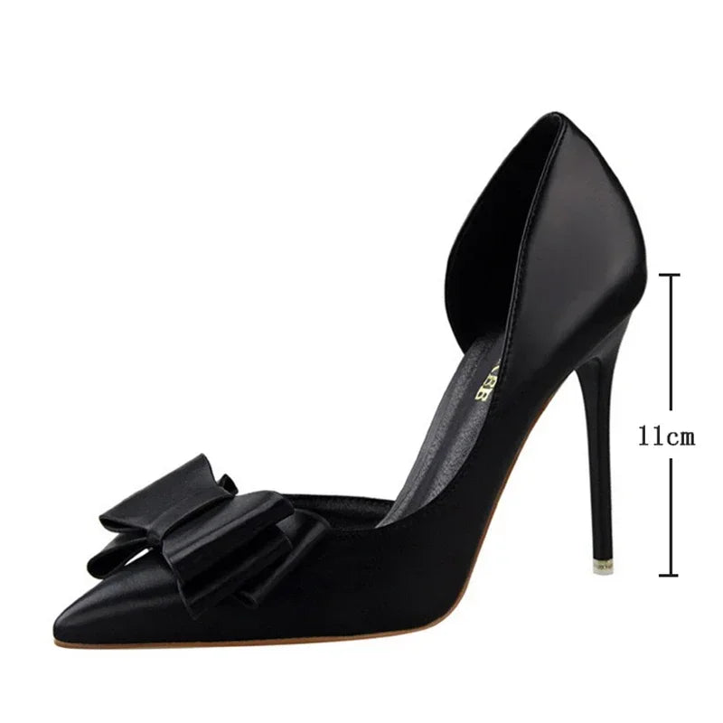 Emelina | Chic Pumps with Bow Detail and Pointed Toe